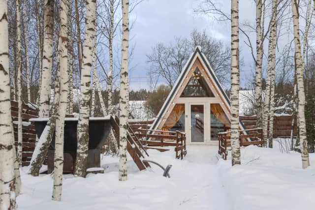 A-Frame «White Luxe» с чаном — глэмпинг «Берёзовая роща»