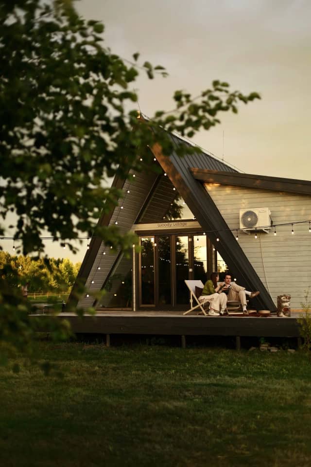 A-Frame дом у реки — глэмпинг «Woody Village»