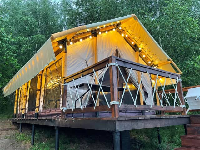 A-Frame домик у реки «Всё включено» — глэмпинг парк-отеля «Орловский»